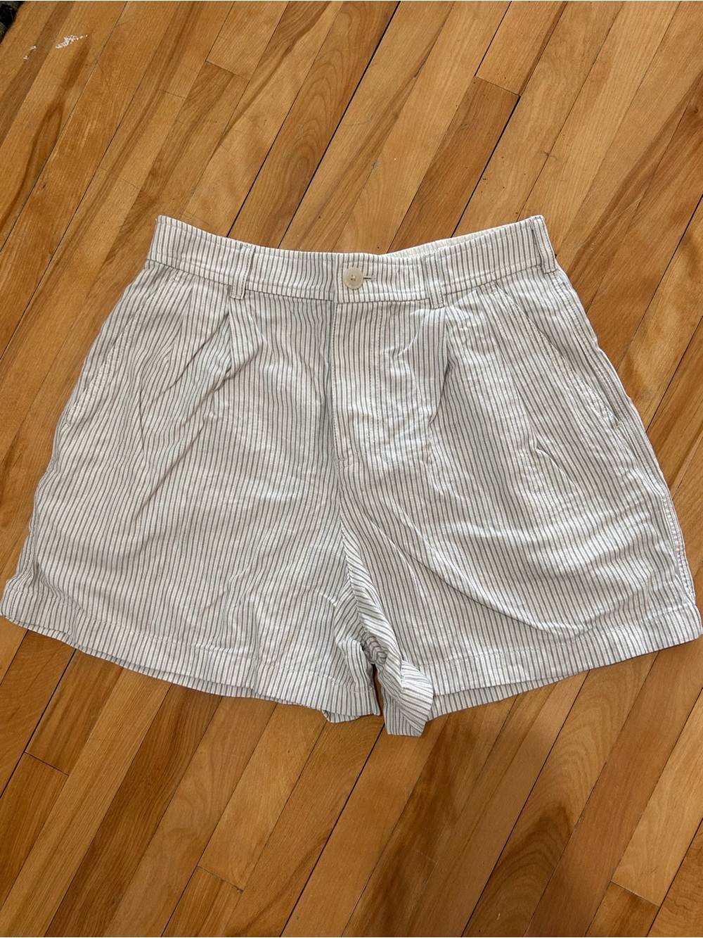 Uniqlo White and Gray Pinstripe High-Waist Women’s Shorts